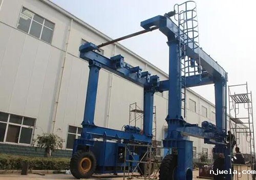 游艇吊艇杆在搬运游艇时有哪些优势和局限性?