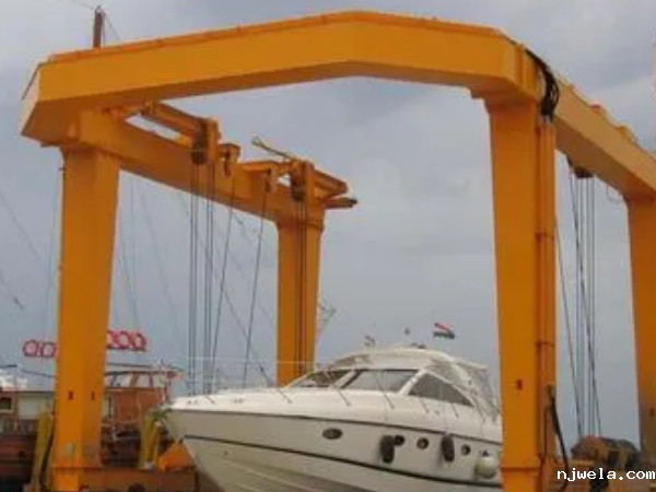 游艇吊的安装方式对游艇的稳定性有影响吗？