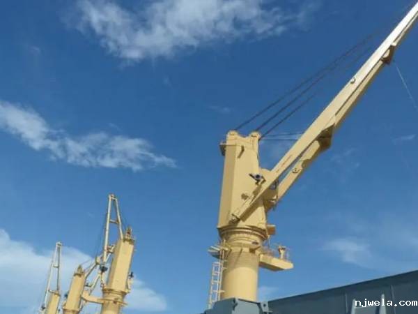 克令吊的安装如何与现有的工业设备和结构集成?