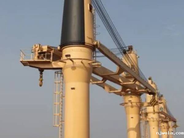 克令吊的安装过程中如何保持施工现场的整洁和**？