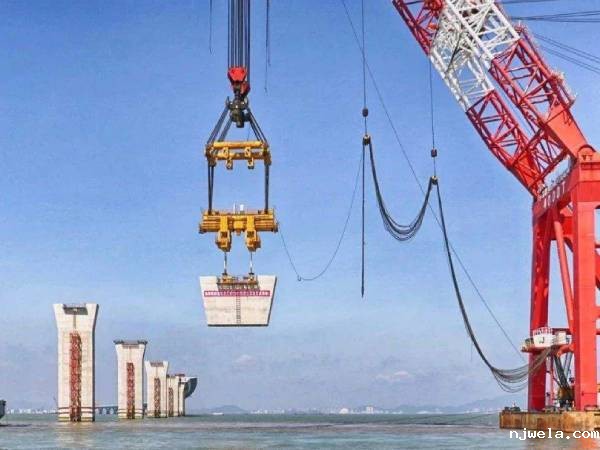 海面漂浮平台的设计理念和工程背景是怎样的？