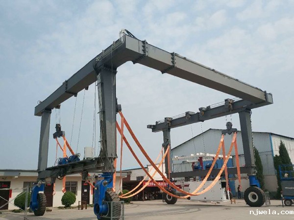 游艇吊的吊装监管：游艇吊装的监管和法规要求如何？