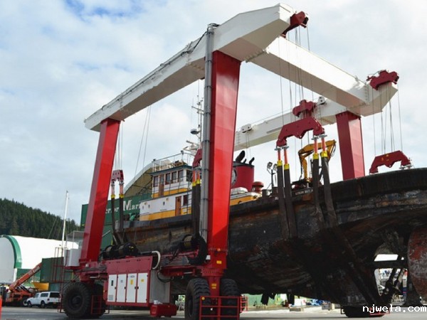 游艇吊的布置和排列方式对其性能有何影响?